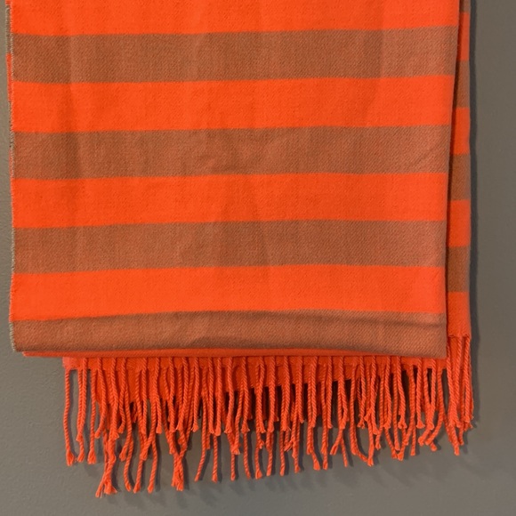Orange & grey scarf - Picture 4 of 4